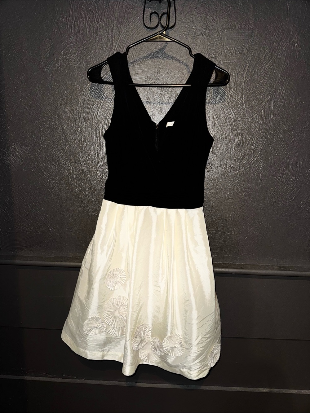Max & Cleo Black and White V-Neck Sleeveless Mini Dress